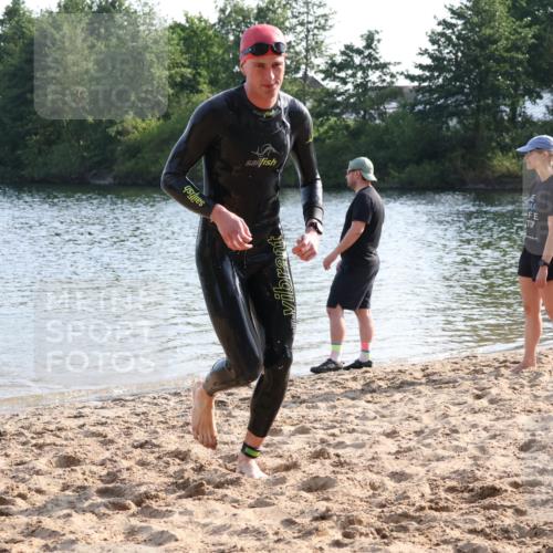 15.06.2025 - 27. Vierlanden-Triathlon Lena Gebhardt http://msf.ph/oto/8045688 15.06.2025 08:40:19 Schwimmen 67, 82 meine-sportfotos.de