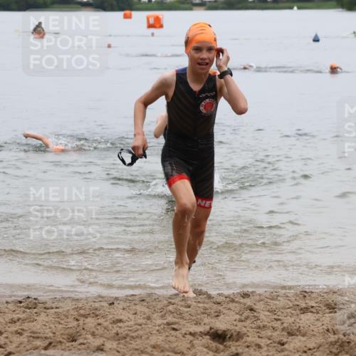 21.06.2025 - 27. Vierlanden-Triathlon Lena Gebhardt http://msf.ph/oto/8045736 15.06.2025 14:51:17 Schwimmen  meine-sportfotos.de