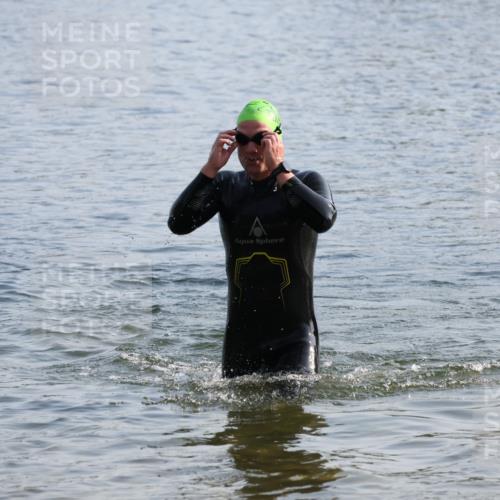 15.06.2025 - 27. Vierlanden-Triathlon Lena Gebhardt http://msf.ph/oto/8045738 15.06.2025 08:40:35 Schwimmen 5, 7 meine-sportfotos.de