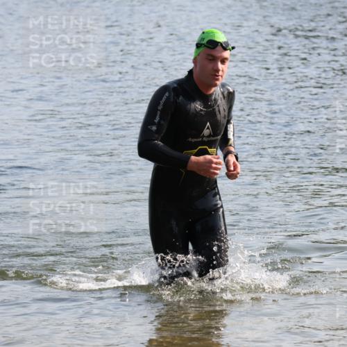 15.06.2025 - 27. Vierlanden-Triathlon Lena Gebhardt http://msf.ph/oto/8045750 15.06.2025 08:40:38 Schwimmen 5, 7 meine-sportfotos.de