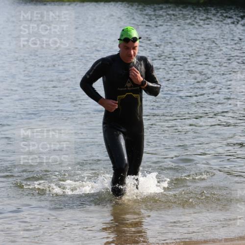 15.06.2025 - 27. Vierlanden-Triathlon Lena Gebhardt http://msf.ph/oto/8045753 15.06.2025 08:40:39 Schwimmen 5, 7 meine-sportfotos.de