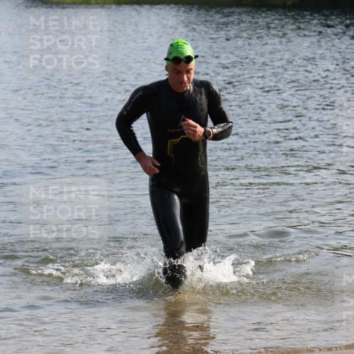15.06.2025 - 27. Vierlanden-Triathlon Lena Gebhardt http://msf.ph/oto/8045757 15.06.2025 08:40:39 Schwimmen 5, 7 meine-sportfotos.de
