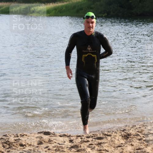 15.06.2025 - 27. Vierlanden-Triathlon Lena Gebhardt http://msf.ph/oto/8045761 15.06.2025 08:40:40 Schwimmen 5, 7 meine-sportfotos.de