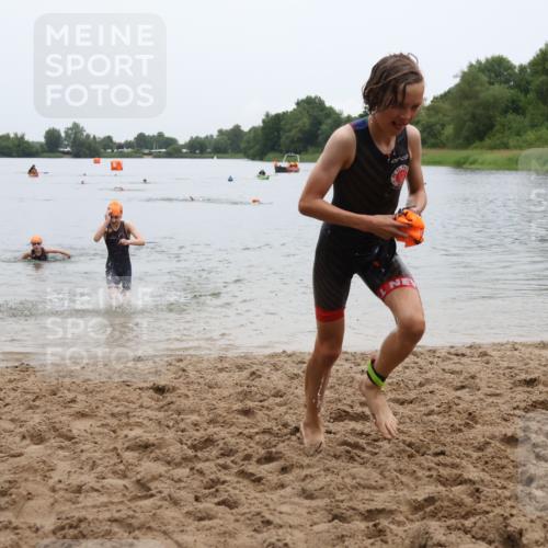 21.06.2025 - 27. Vierlanden-Triathlon Lena Gebhardt http://msf.ph/oto/8045763 15.06.2025 14:51:18 Schwimmen  meine-sportfotos.de
