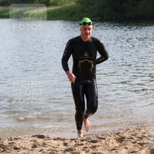 15.06.2025 - 27. Vierlanden-Triathlon Lena Gebhardt http://msf.ph/oto/8045765 15.06.2025 08:40:40 Schwimmen 5, 7 meine-sportfotos.de