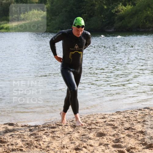 15.06.2025 - 27. Vierlanden-Triathlon Lena Gebhardt http://msf.ph/oto/8045773 15.06.2025 08:40:41 Schwimmen 5, 7 meine-sportfotos.de