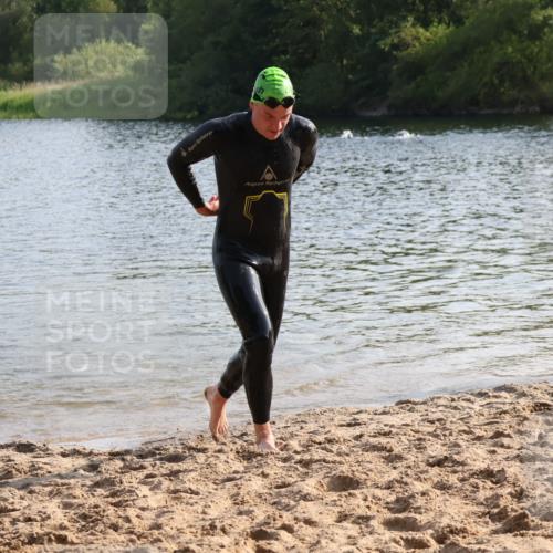 15.06.2025 - 27. Vierlanden-Triathlon Lena Gebhardt http://msf.ph/oto/8045777 15.06.2025 08:40:41 Schwimmen 5, 7 meine-sportfotos.de