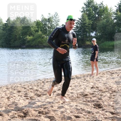 15.06.2025 - 27. Vierlanden-Triathlon Lena Gebhardt http://msf.ph/oto/8045789 15.06.2025 08:40:43 Schwimmen 5 meine-sportfotos.de