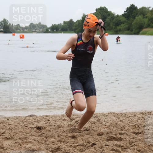 21.06.2025 - 27. Vierlanden-Triathlon Lena Gebhardt http://msf.ph/oto/8045798 15.06.2025 14:51:21 Schwimmen  meine-sportfotos.de