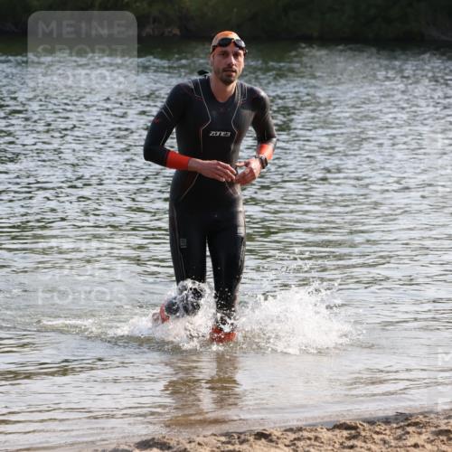 15.06.2025 - 27. Vierlanden-Triathlon Lena Gebhardt http://msf.ph/oto/8045813 15.06.2025 08:40:54 Schwimmen 99, 114 meine-sportfotos.de