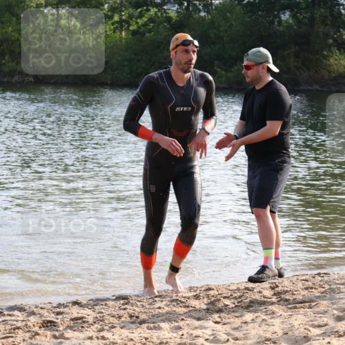 15.06.2025 - 27. Vierlanden-Triathlon Lena Gebhardt http://msf.ph/oto/8045828 15.06.2025 08:40:57 Schwimmen 99, 114, 129, 147 meine-sportfotos.de