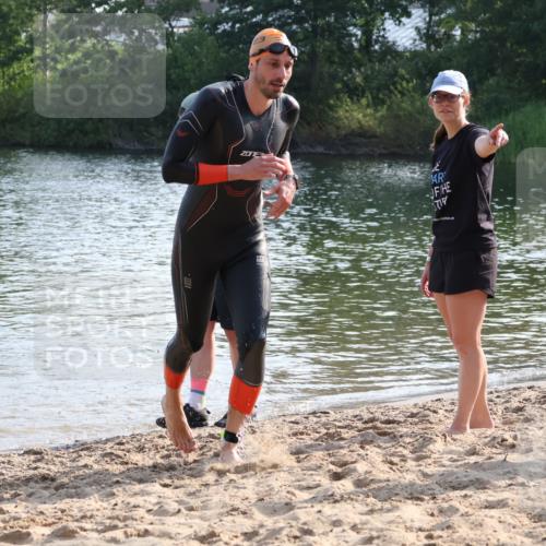 15.06.2025 - 27. Vierlanden-Triathlon Lena Gebhardt http://msf.ph/oto/8045836 15.06.2025 08:40:57 Schwimmen 99, 114, 129, 147 meine-sportfotos.de