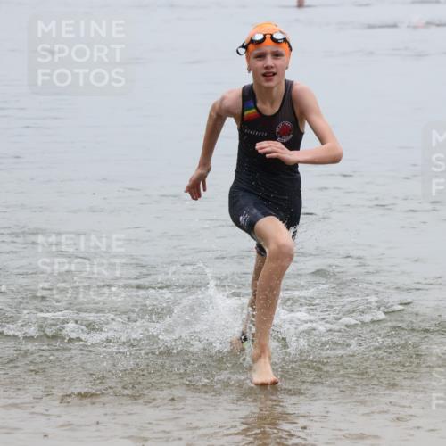 21.06.2025 - 27. Vierlanden-Triathlon Lena Gebhardt http://msf.ph/oto/8045838 15.06.2025 14:51:24 Schwimmen  meine-sportfotos.de