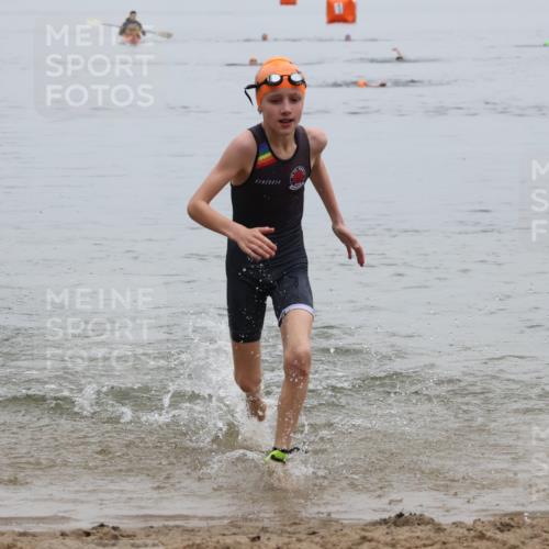 21.06.2025 - 27. Vierlanden-Triathlon Lena Gebhardt http://msf.ph/oto/8045845 15.06.2025 14:51:24 Schwimmen  meine-sportfotos.de