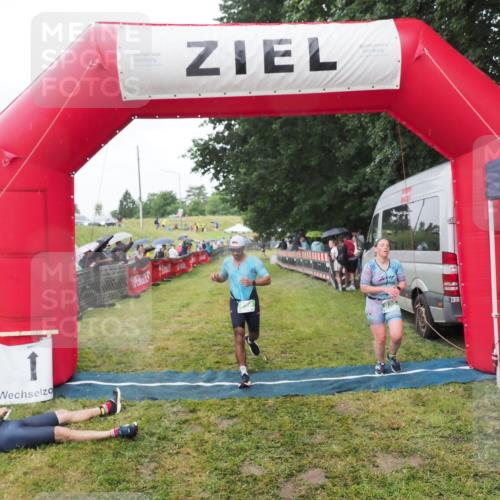 21.06.2025 - 27. Vierlanden-Triathlon MichiJ http://msf.ph/oto/8045859 15.06.2026 13:56:00 Ziel 699, 939, 969 meine-sportfotos.de
