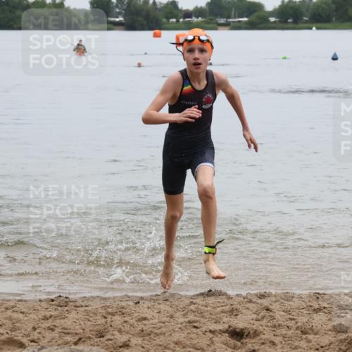 21.06.2025 - 27. Vierlanden-Triathlon Lena Gebhardt http://msf.ph/oto/8045860 15.06.2025 14:51:25 Schwimmen  meine-sportfotos.de