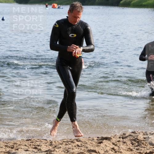 15.06.2025 - 27. Vierlanden-Triathlon Lena Gebhardt http://msf.ph/oto/8045862 15.06.2025 08:41:01 Schwimmen 99, 109, 114, 129, 147 meine-sportfotos.de