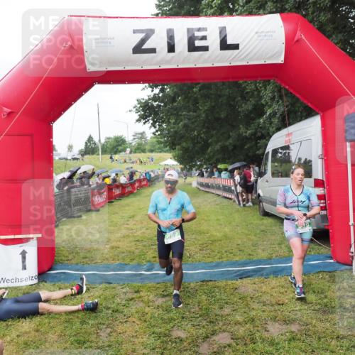 21.06.2025 - 27. Vierlanden-Triathlon MichiJ http://msf.ph/oto/8045867 15.06.2026 13:56:00 Ziel 699, 939, 969 meine-sportfotos.de