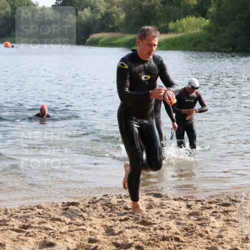 15.06.2025 - 27. Vierlanden-Triathlon Lena Gebhardt http://msf.ph/oto/8045871 15.06.2025 08:41:02 Schwimmen 99, 109, 114, 129, 138, 147 meine-sportfotos.de