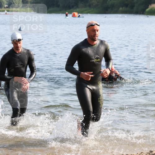 15.06.2025 - 27. Vierlanden-Triathlon Lena Gebhardt http://msf.ph/oto/8045878 15.06.2025 08:41:03 Schwimmen 99, 109, 114, 129, 138, 147, 176 meine-sportfotos.de