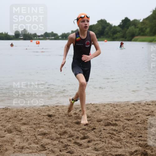 21.06.2025 - 27. Vierlanden-Triathlon Lena Gebhardt http://msf.ph/oto/8045880 15.06.2025 14:51:26 Schwimmen  meine-sportfotos.de