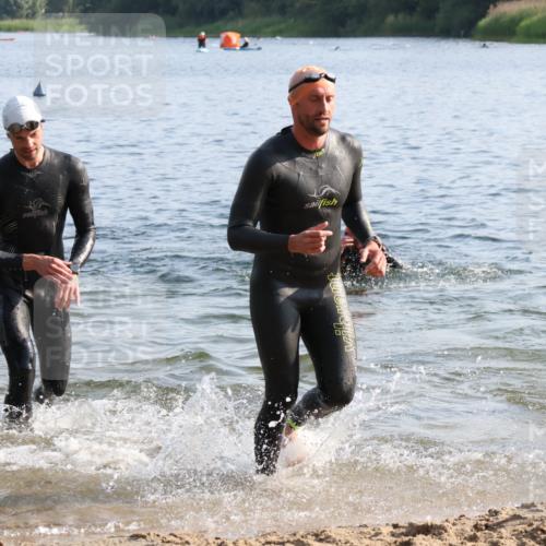 15.06.2025 - 27. Vierlanden-Triathlon Lena Gebhardt http://msf.ph/oto/8045882 15.06.2025 08:41:03 Schwimmen 99, 109, 114, 129, 138, 147, 176 meine-sportfotos.de
