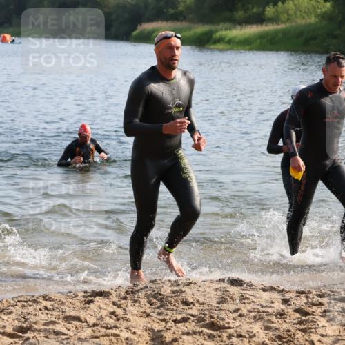 15.06.2025 - 27. Vierlanden-Triathlon Lena Gebhardt http://msf.ph/oto/8045891 15.06.2025 08:41:04 Schwimmen 99, 109, 114, 129, 138, 147, 176 meine-sportfotos.de