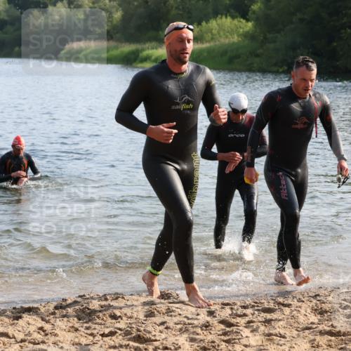 15.06.2025 - 27. Vierlanden-Triathlon Lena Gebhardt http://msf.ph/oto/8045894 15.06.2025 08:41:05 Schwimmen 22, 99, 109, 114, 129, 138, 147, 176 meine-sportfotos.de