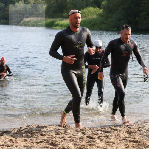 15.06.2025 - 27. Vierlanden-Triathlon Lena Gebhardt http://msf.ph/oto/8045898 15.06.2025 08:41:05 Schwimmen 22, 99, 109, 114, 129, 138, 147, 176 meine-sportfotos.de