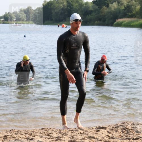 15.06.2025 - 27. Vierlanden-Triathlon Lena Gebhardt http://msf.ph/oto/8045902 15.06.2025 08:41:06 Schwimmen 22, 99, 109, 114, 129, 138, 147, 176 meine-sportfotos.de