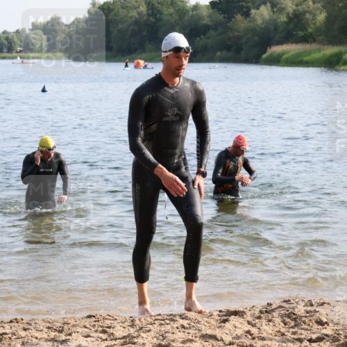 15.06.2025 - 27. Vierlanden-Triathlon Lena Gebhardt http://msf.ph/oto/8045906 15.06.2025 08:41:06 Schwimmen 22, 99, 109, 114, 129, 138, 147, 176 meine-sportfotos.de