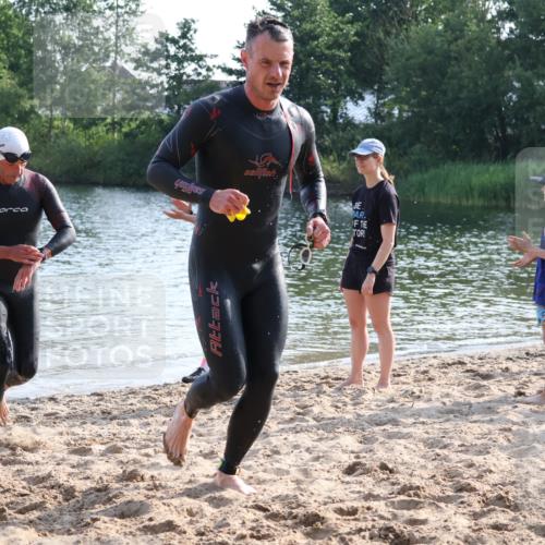 15.06.2025 - 27. Vierlanden-Triathlon Lena Gebhardt http://msf.ph/oto/8045917 15.06.2025 08:41:08 Schwimmen 22, 99, 109, 111, 114, 129, 138, 147, 176 meine-sportfotos.de