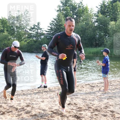 15.06.2025 - 27. Vierlanden-Triathlon Lena Gebhardt http://msf.ph/oto/8045925 15.06.2025 08:41:08 Schwimmen 22, 99, 109, 111, 114, 129, 138, 147, 176 meine-sportfotos.de