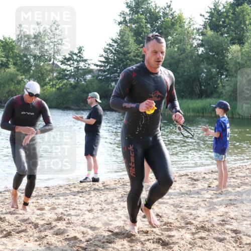 15.06.2025 - 27. Vierlanden-Triathlon Lena Gebhardt http://msf.ph/oto/8045929 15.06.2025 08:41:08 Schwimmen 22, 99, 109, 111, 114, 129, 138, 147, 176 meine-sportfotos.de