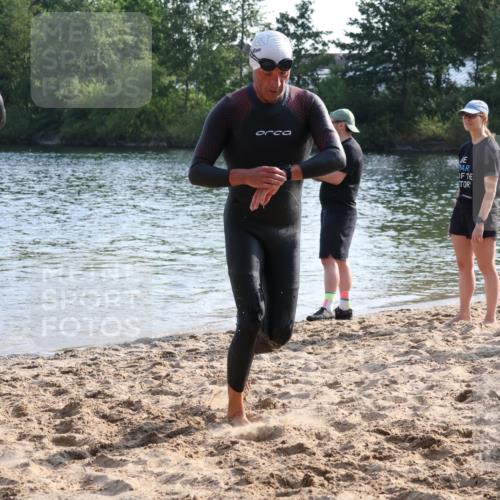 15.06.2025 - 27. Vierlanden-Triathlon Lena Gebhardt http://msf.ph/oto/8045936 15.06.2025 08:41:09 Schwimmen 22, 99, 109, 111, 114, 129, 138, 147, 176 meine-sportfotos.de