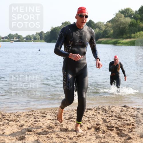 15.06.2025 - 27. Vierlanden-Triathlon Lena Gebhardt http://msf.ph/oto/8045948 15.06.2025 08:41:11 Schwimmen 22, 99, 109, 111, 129, 138, 147, 176 meine-sportfotos.de