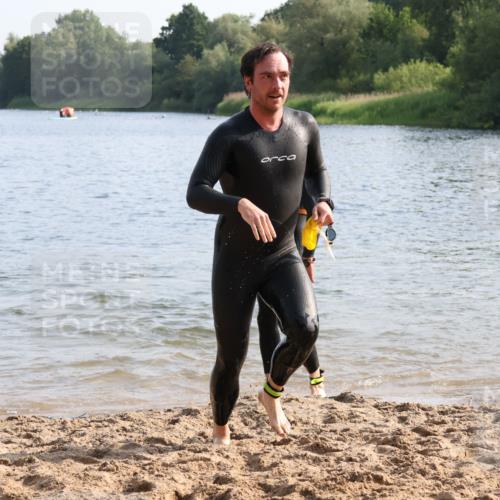 15.06.2025 - 27. Vierlanden-Triathlon Lena Gebhardt http://msf.ph/oto/8045969 15.06.2025 08:41:14 Schwimmen 22, 109, 111, 129, 138, 147, 176 meine-sportfotos.de