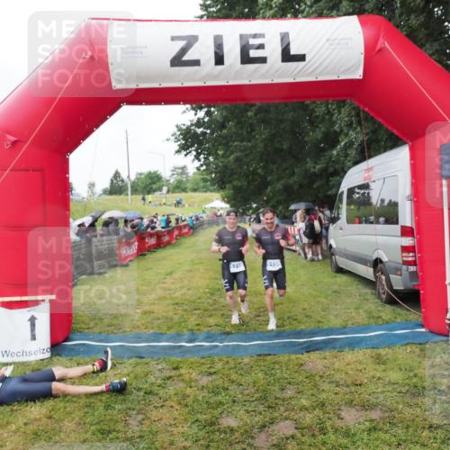 21.06.2025 - 27. Vierlanden-Triathlon MichiJ http://msf.ph/oto/8045970 15.06.2026 13:56:48 Ziel 1104, 1105, 1110 meine-sportfotos.de