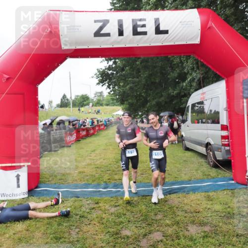 21.06.2025 - 27. Vierlanden-Triathlon MichiJ http://msf.ph/oto/8045974 15.06.2026 13:56:49 Ziel 1104, 1105, 1110 meine-sportfotos.de