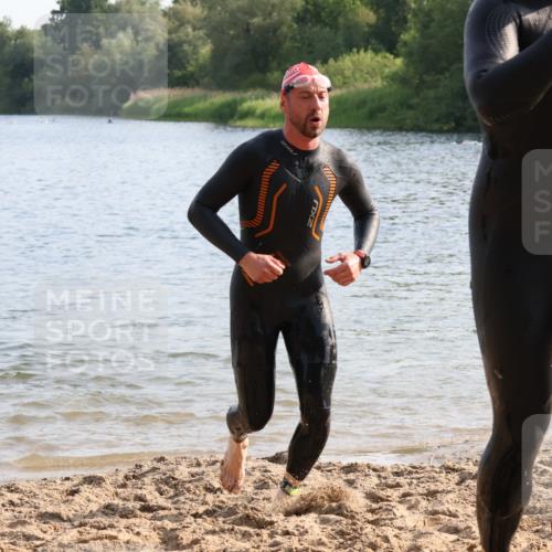 15.06.2025 - 27. Vierlanden-Triathlon Lena Gebhardt http://msf.ph/oto/8045988 15.06.2025 08:41:16 Schwimmen 22, 109, 111, 129, 138, 147, 176 meine-sportfotos.de