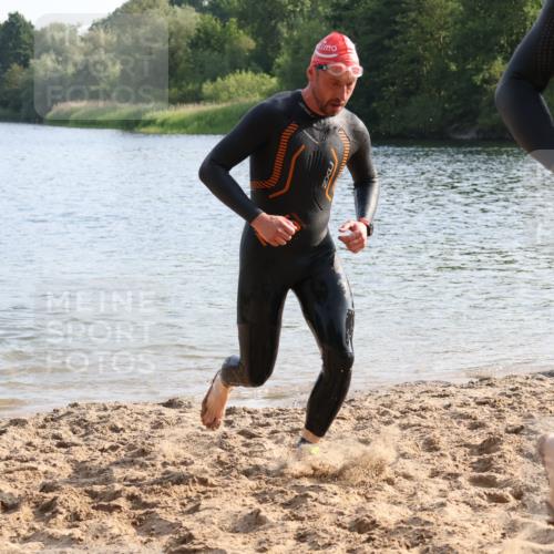 15.06.2025 - 27. Vierlanden-Triathlon Lena Gebhardt http://msf.ph/oto/8045992 15.06.2025 08:41:16 Schwimmen 22, 109, 111, 129, 138, 147, 176 meine-sportfotos.de