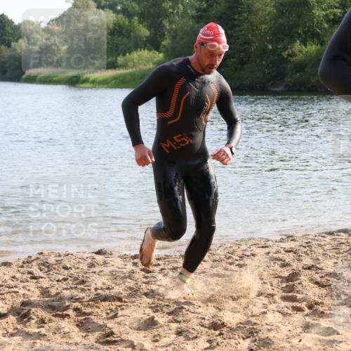 15.06.2025 - 27. Vierlanden-Triathlon Lena Gebhardt http://msf.ph/oto/8045995 15.06.2025 08:41:16 Schwimmen 22, 109, 111, 129, 138, 147, 176 meine-sportfotos.de