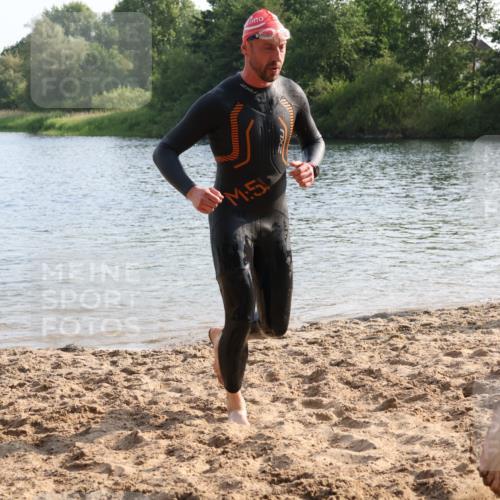 15.06.2025 - 27. Vierlanden-Triathlon Lena Gebhardt http://msf.ph/oto/8045999 15.06.2025 08:41:17 Schwimmen 22, 109, 111, 138, 147, 176 meine-sportfotos.de