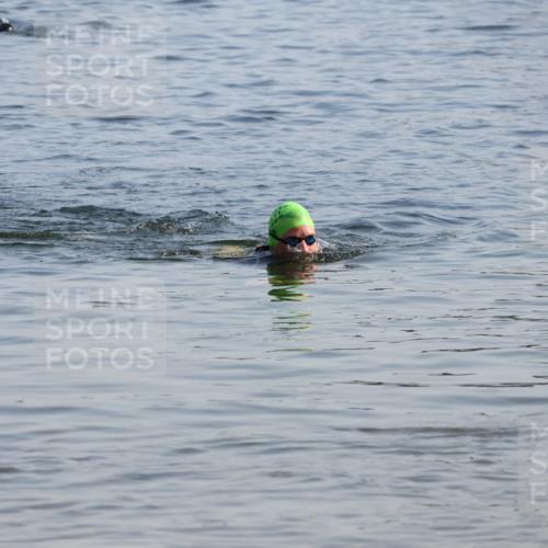 15.06.2025 - 27. Vierlanden-Triathlon Lena Gebhardt http://msf.ph/oto/8046010 15.06.2025 08:41:33 Schwimmen  meine-sportfotos.de