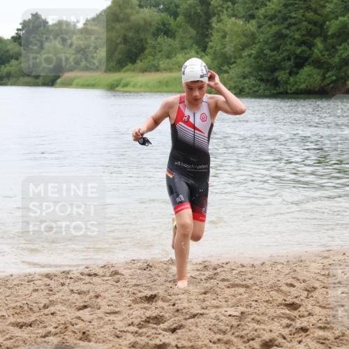 21.06.2025 - 27. Vierlanden-Triathlon Lena Gebhardt http://msf.ph/oto/8046012 15.06.2025 14:52:04 Schwimmen 1352, 1364 meine-sportfotos.de