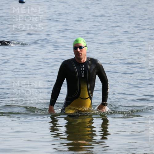 15.06.2025 - 27. Vierlanden-Triathlon Lena Gebhardt http://msf.ph/oto/8046021 15.06.2025 08:41:35 Schwimmen  meine-sportfotos.de