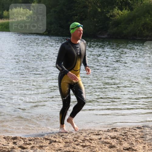 15.06.2025 - 27. Vierlanden-Triathlon Lena Gebhardt http://msf.ph/oto/8046053 15.06.2025 08:41:43 Schwimmen 122 meine-sportfotos.de