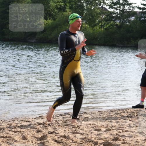 15.06.2025 - 27. Vierlanden-Triathlon Lena Gebhardt http://msf.ph/oto/8046057 15.06.2025 08:41:44 Schwimmen 122 meine-sportfotos.de