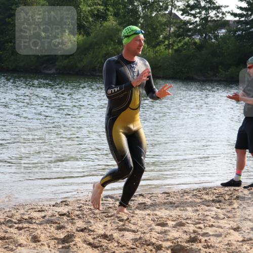 15.06.2025 - 27. Vierlanden-Triathlon Lena Gebhardt http://msf.ph/oto/8046061 15.06.2025 08:41:44 Schwimmen 122 meine-sportfotos.de