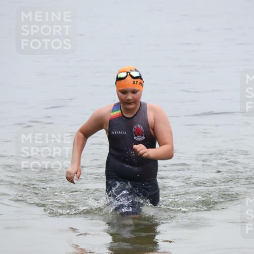 21.06.2025 - 27. Vierlanden-Triathlon Lena Gebhardt http://msf.ph/oto/8046067 15.06.2025 14:52:18 Schwimmen 1361 meine-sportfotos.de